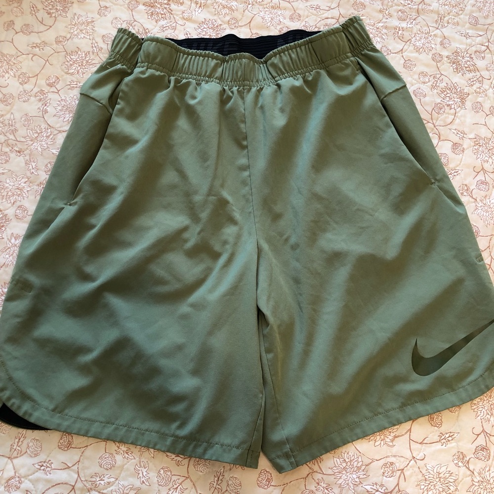 Mens Nike Shorts Size Small